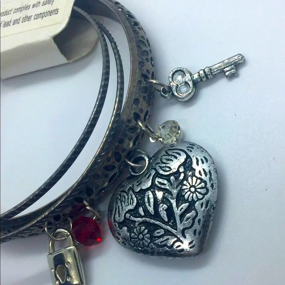 3 Bangle Bracelets Silver Tone Heart Key Lock - Picture 4 of 5